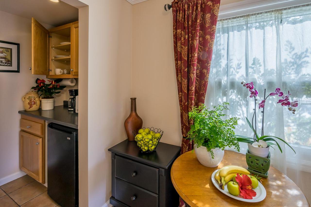 | Beach House Inn