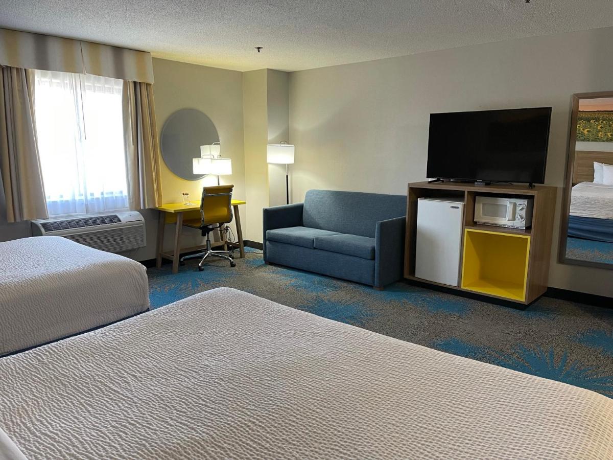 Deluxe King Suite at Days Inn by Wyndham Colby