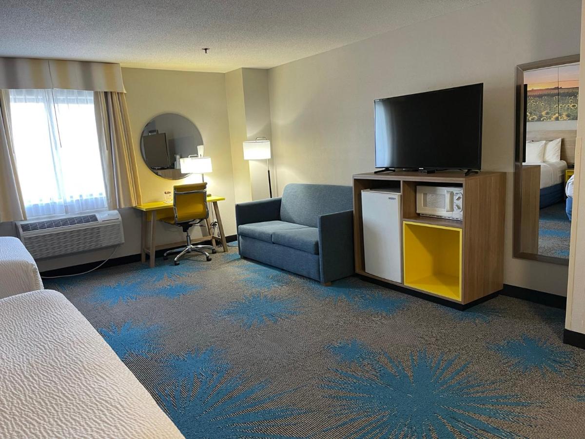 Deluxe King Suite at Days Inn by Wyndham Colby