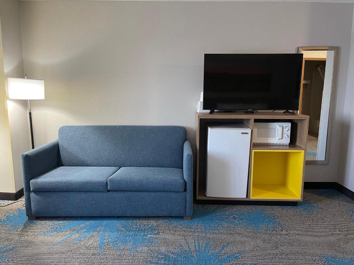 Deluxe King Suite at Days Inn by Wyndham Colby