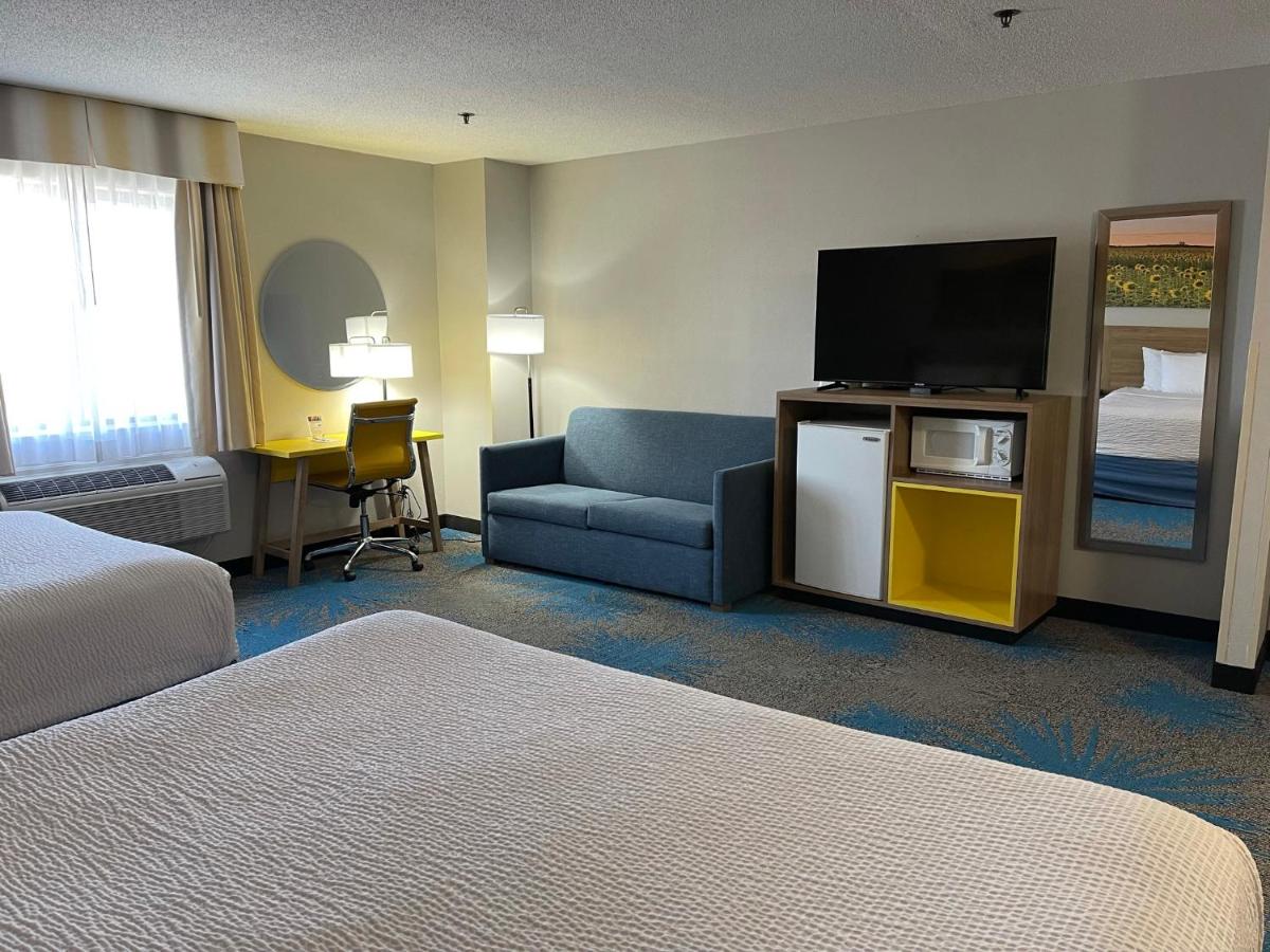 Deluxe King Suite at Days Inn by Wyndham Colby