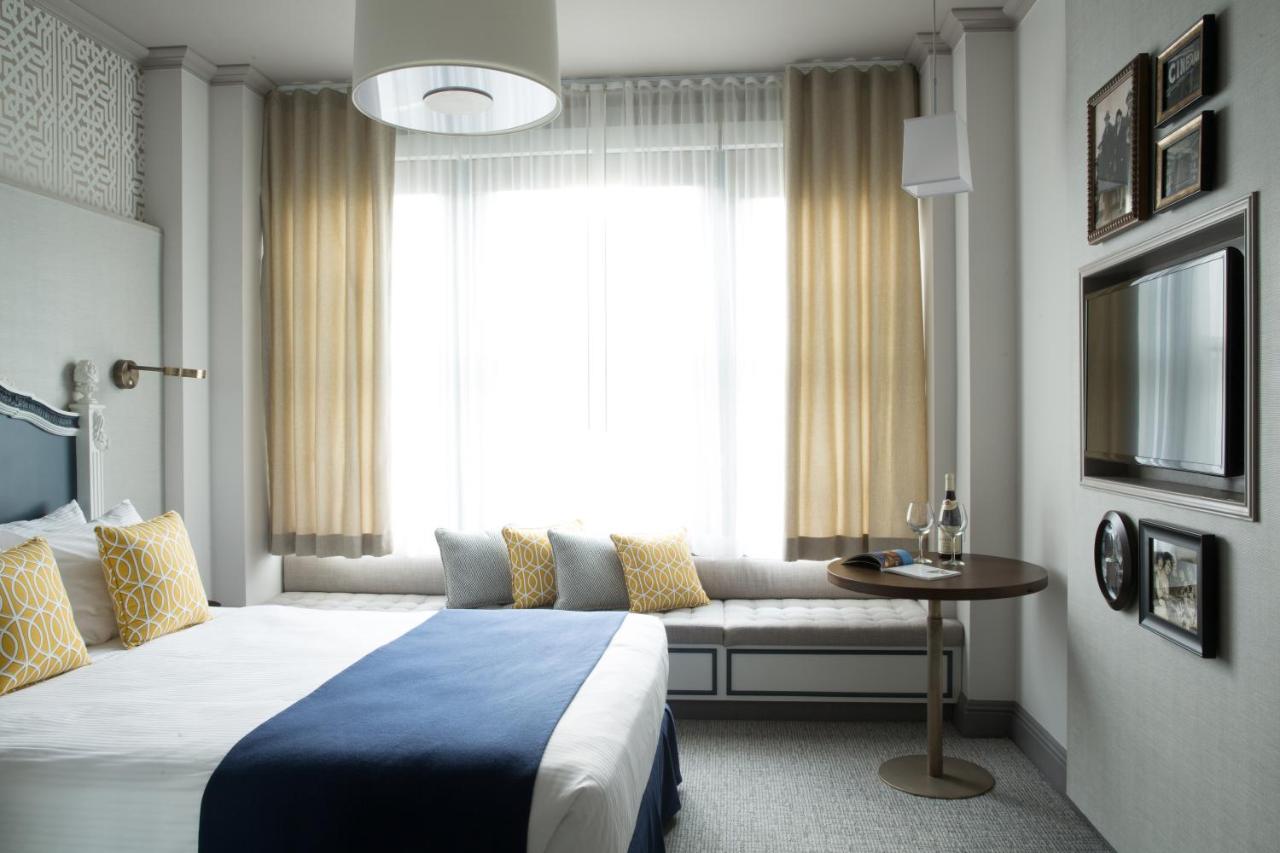 Deluxe Queen Room at Warwick San Francisco