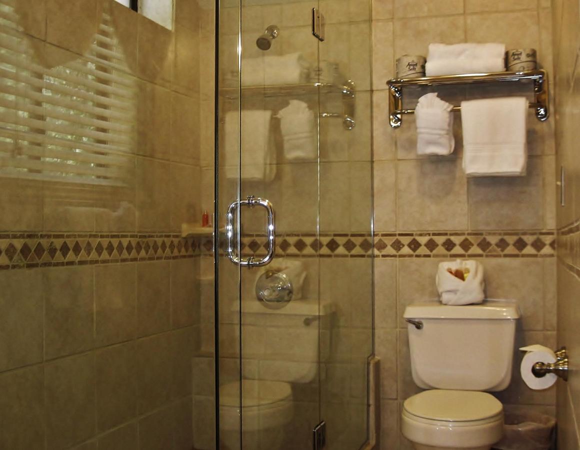 Deluxe King Suite at The North Shore Inn