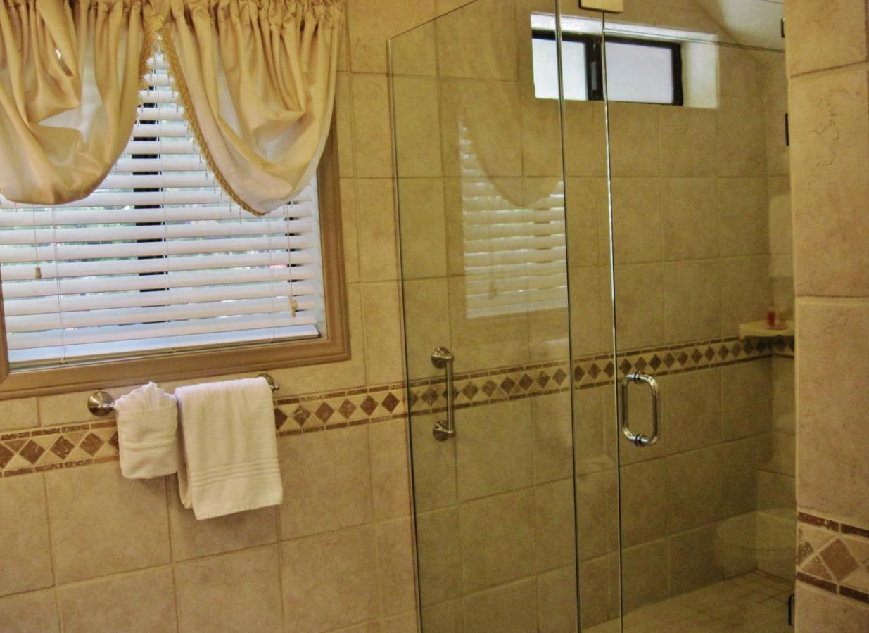 Deluxe King Suite at The North Shore Inn