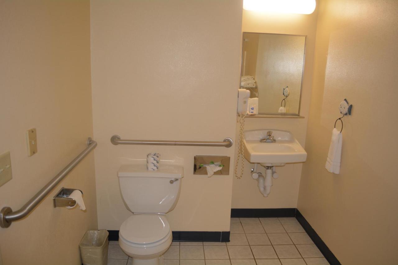 Queen Room - Disability Access/Non-Smoking at Baymont by Wyndham South Haven