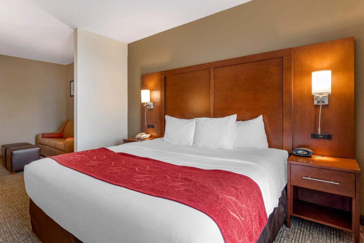 King Suite - Accessible/Non-Smoking at Comfort Suites Knoxville North