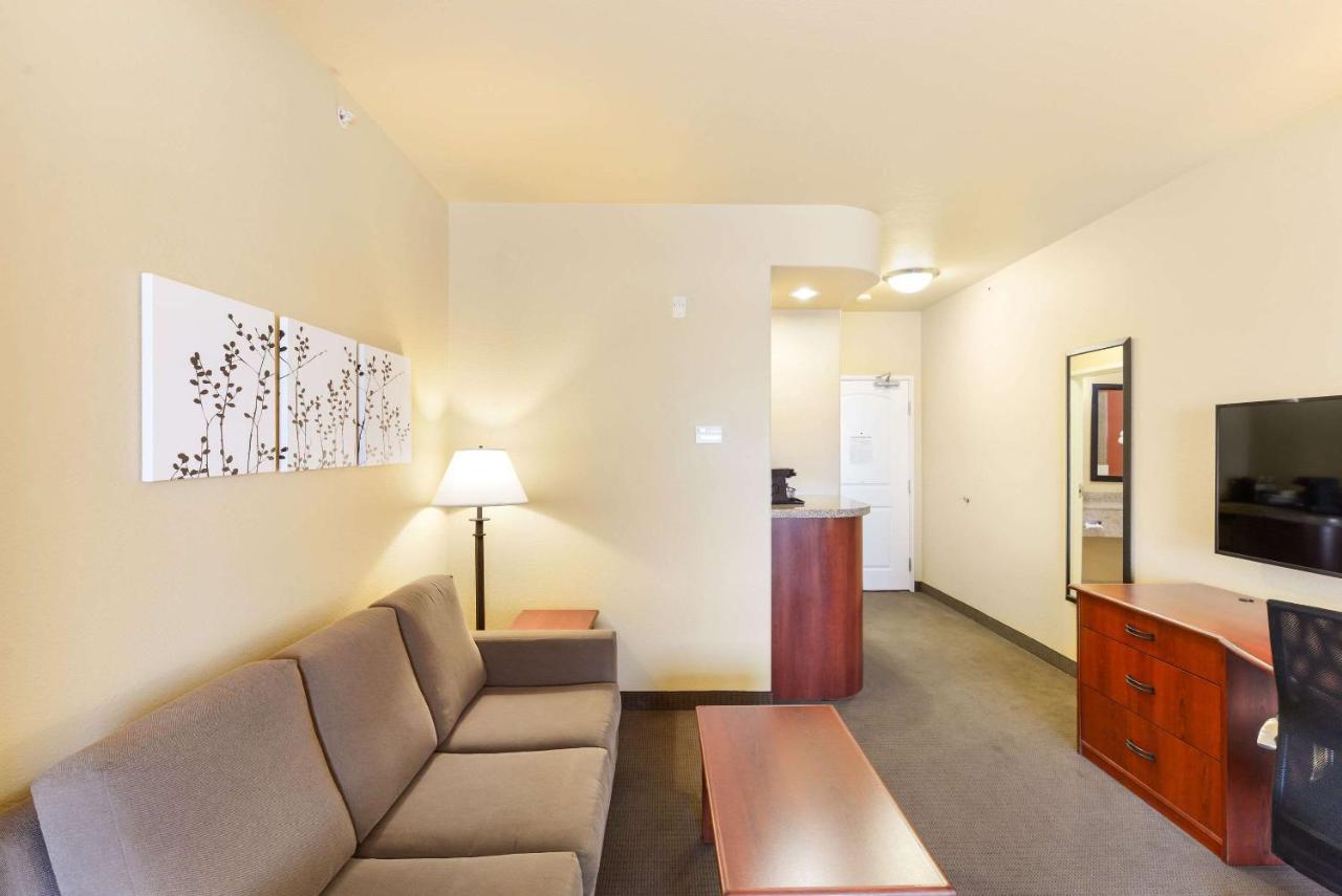 King Suite at Sleep Inn & Suites Midland West