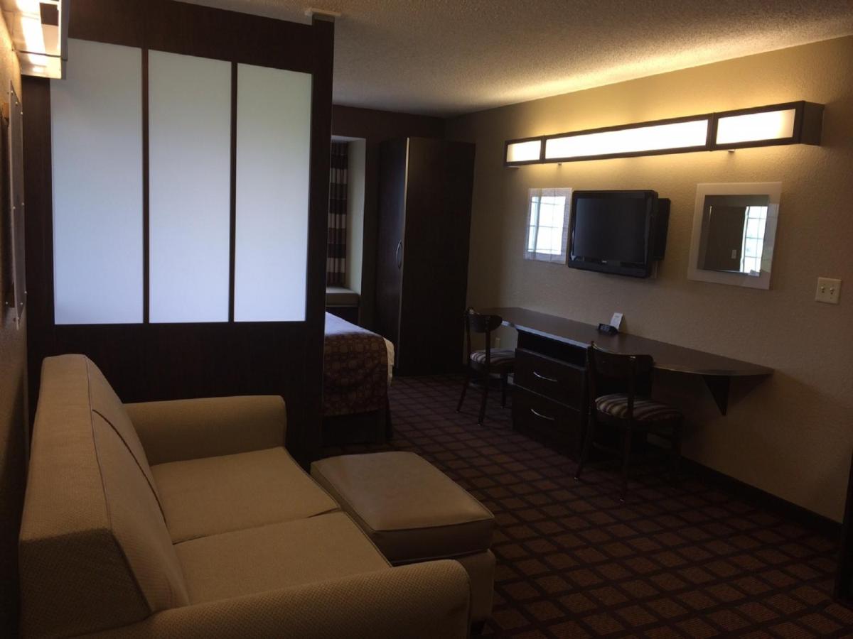 Queen Studio Suite - Mobility Access/Non-Smoking at Microtel Inn & Suites by Wyndham Mansfield
