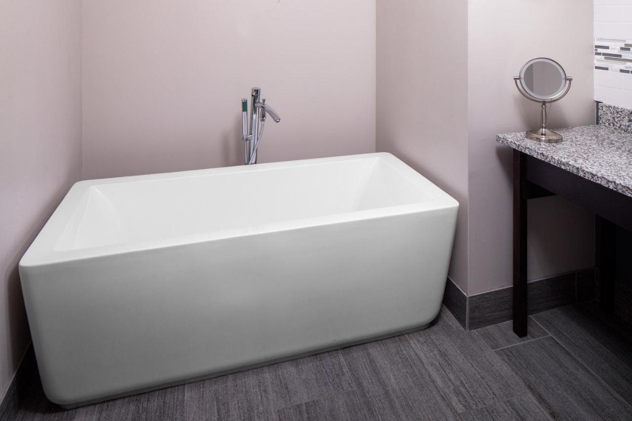 Presidential Suite at Kent State University Hotel and Conference Center