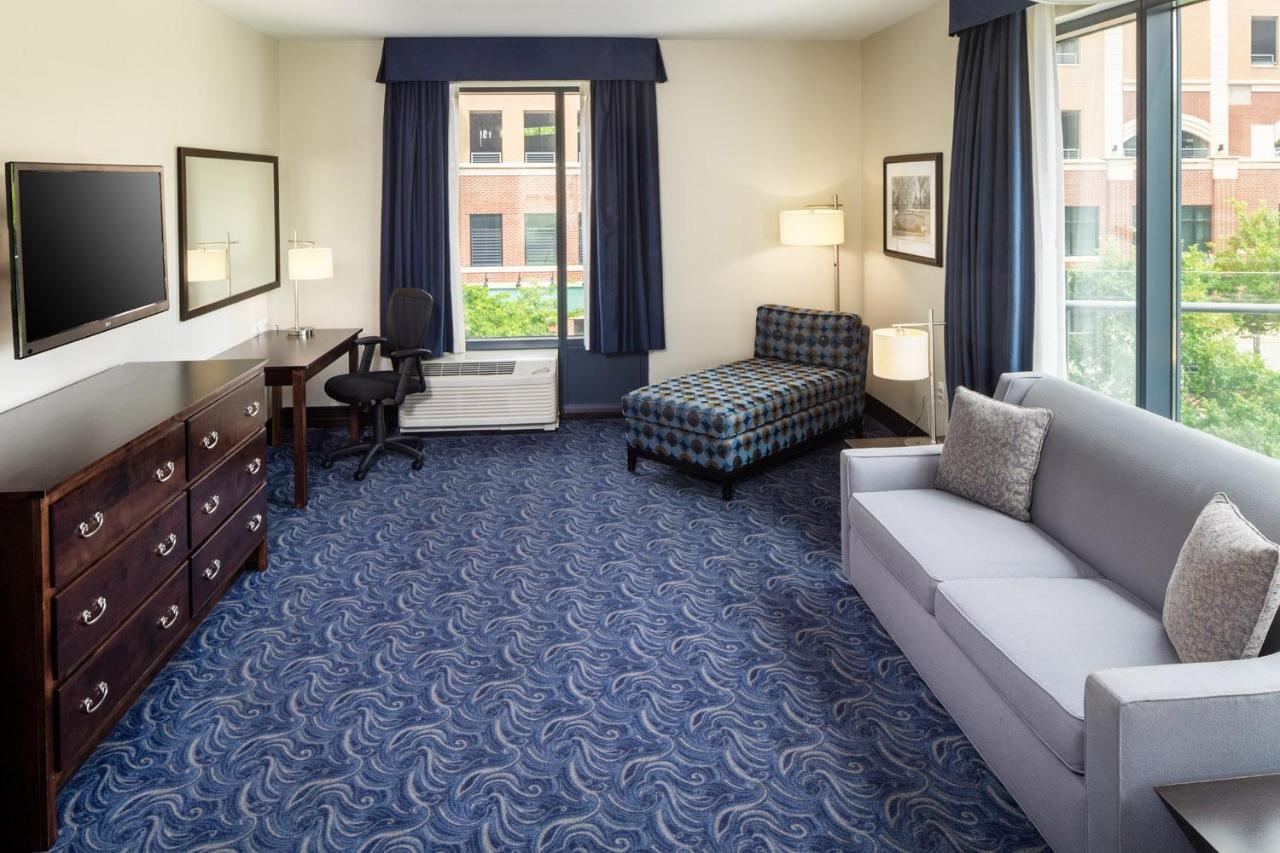 Presidential Suite at Kent State University Hotel and Conference Center