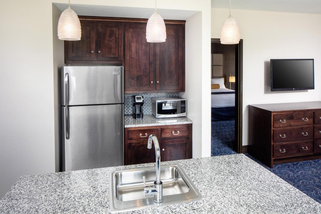 Presidential Suite at Kent State University Hotel and Conference Center