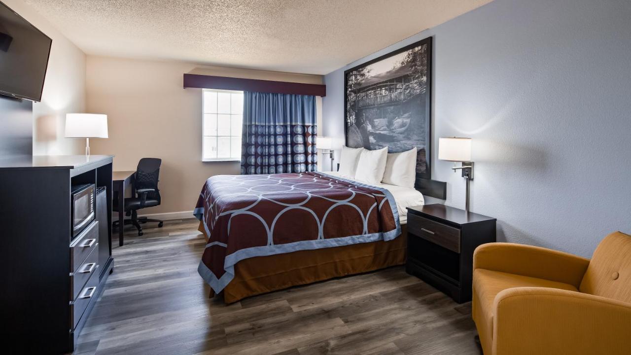 King Room - Non-Smoking at Super 8 by Wyndham Neillsville WI