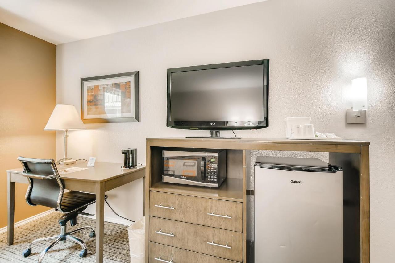 Deluxe Single Room at Orangewood Inn & Suites Midtown