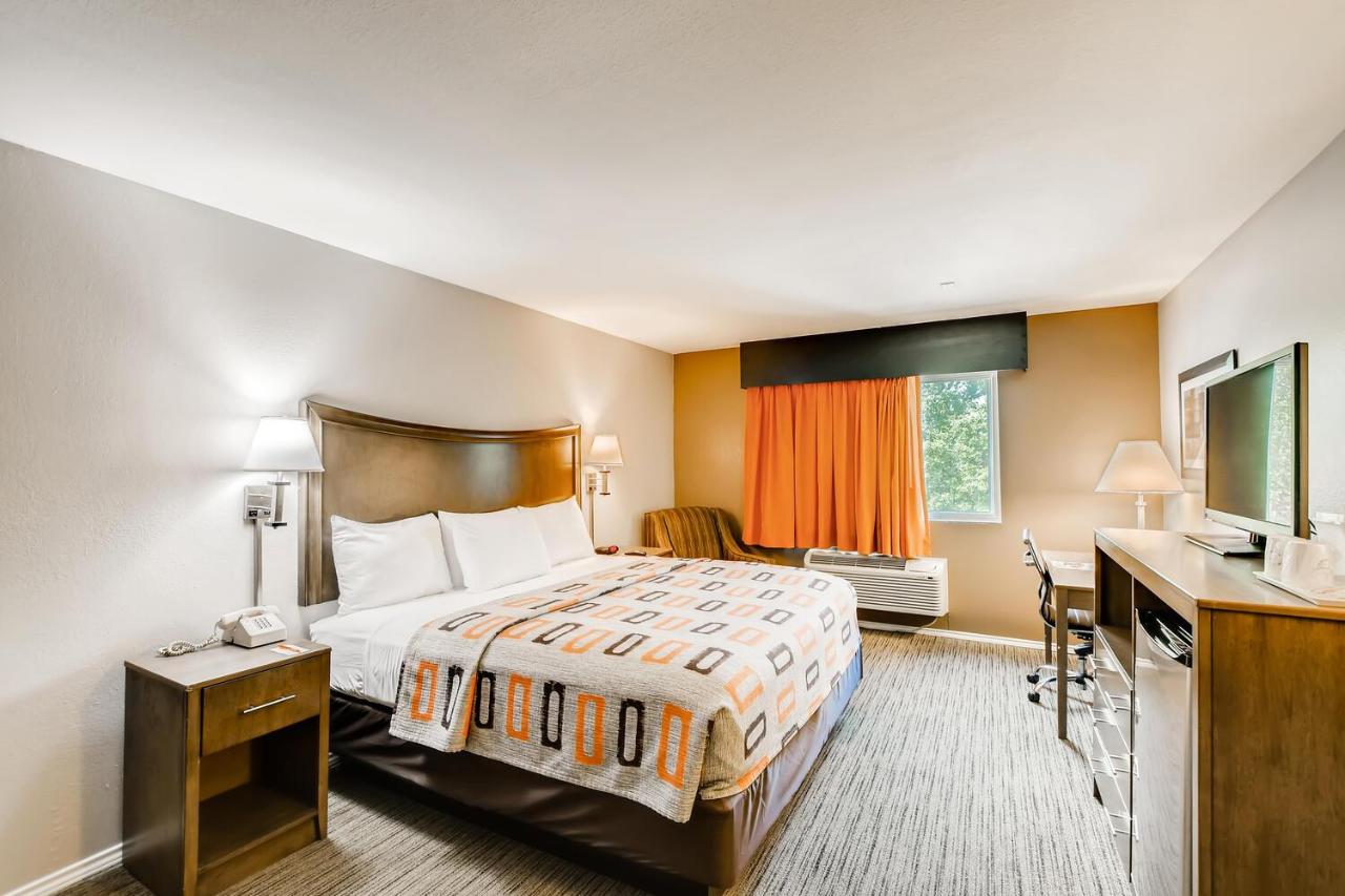 Deluxe Single Room at Orangewood Inn & Suites Midtown