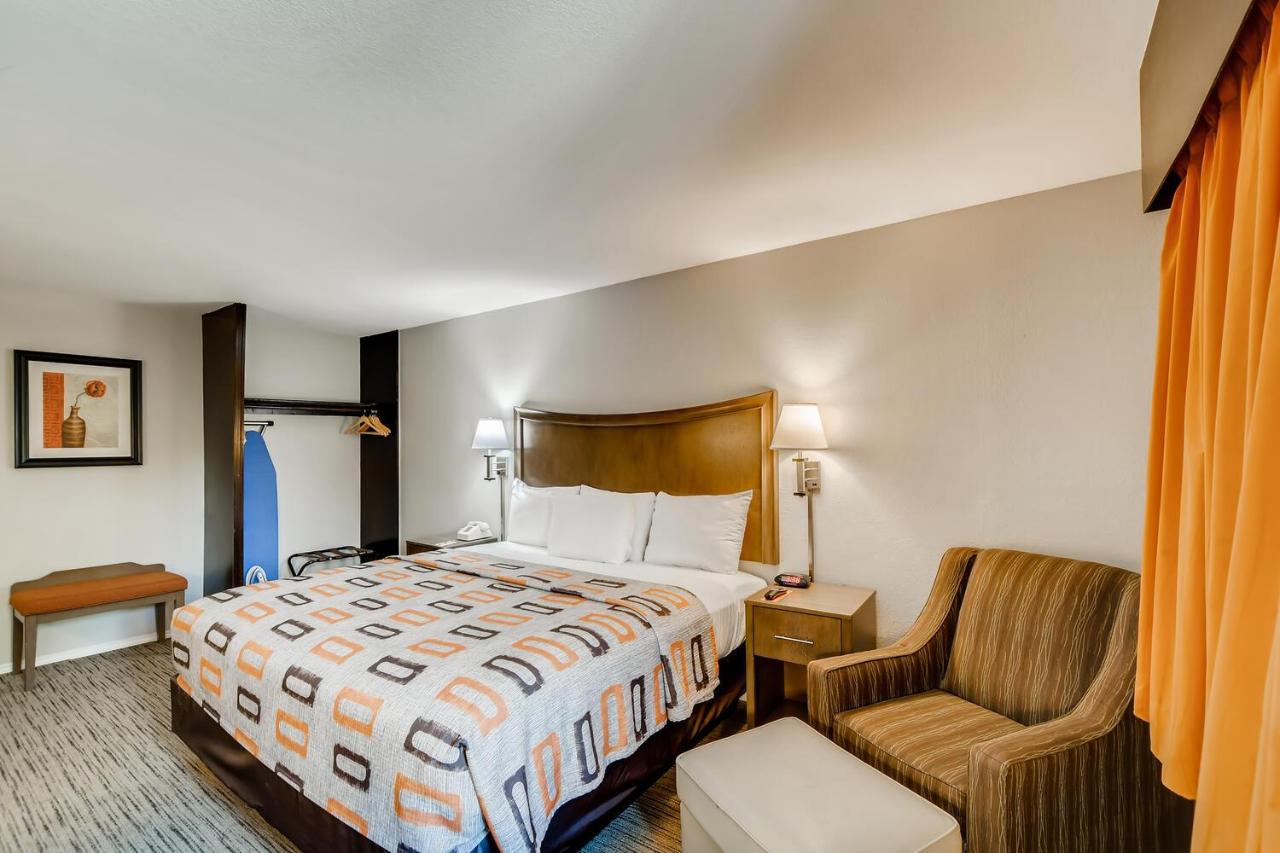 Deluxe Single Room at Orangewood Inn & Suites Midtown