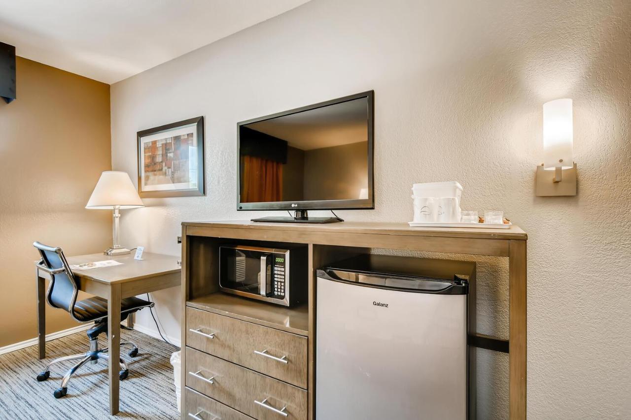 Deluxe Double Room (2 Adults + 1 Child) at Orangewood Inn & Suites Midtown