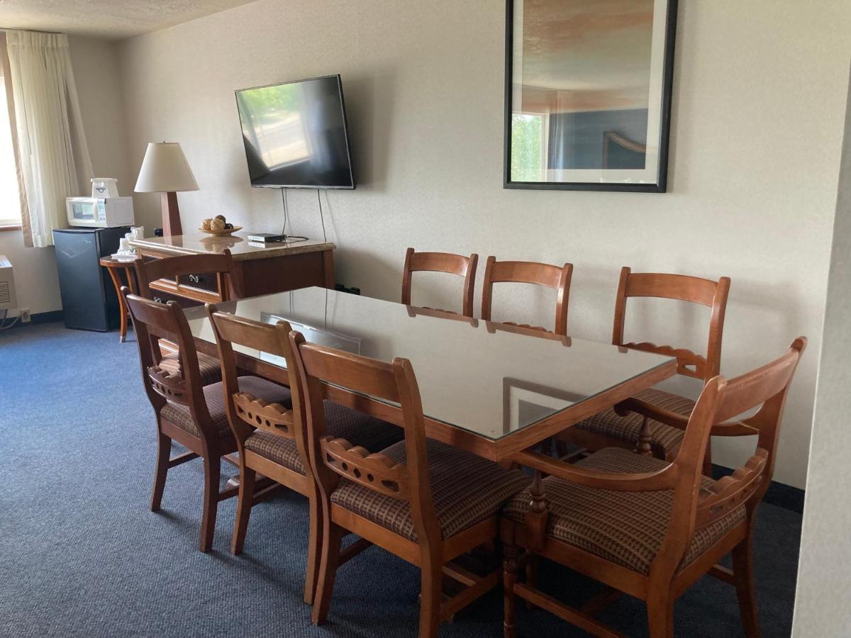 Studio Suite with Two King Beds - Non-Smoking at Days Inn by Wyndham Torrey Capital Reef