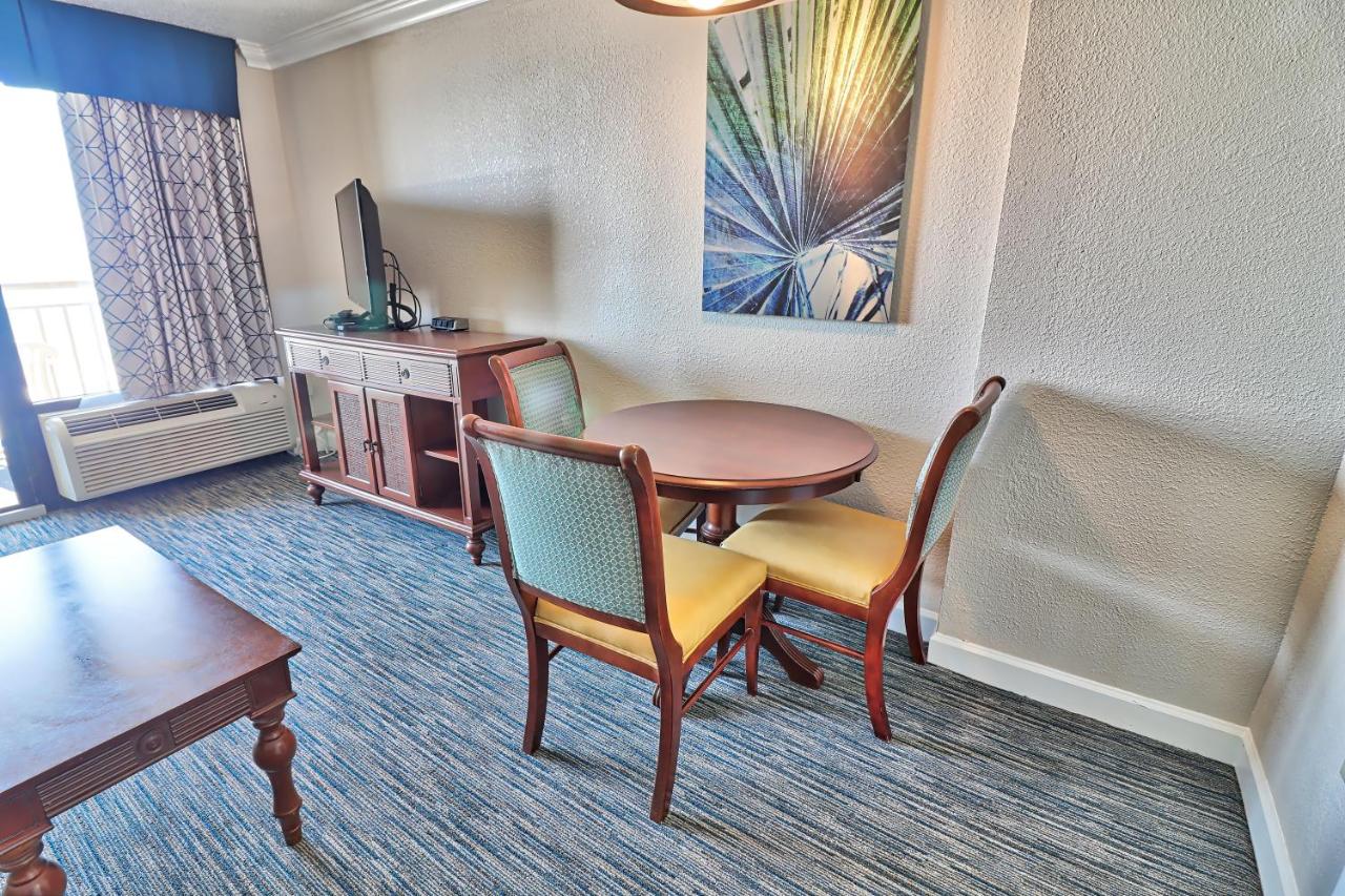 Apartment at Units at Holiday Inn Pavilion by Elliott Beach Rentals
