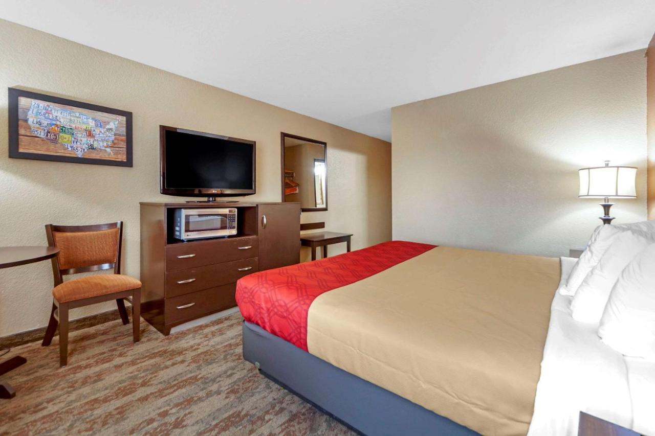 King Room - Non-Smoking at Econo Lodge Black Hills