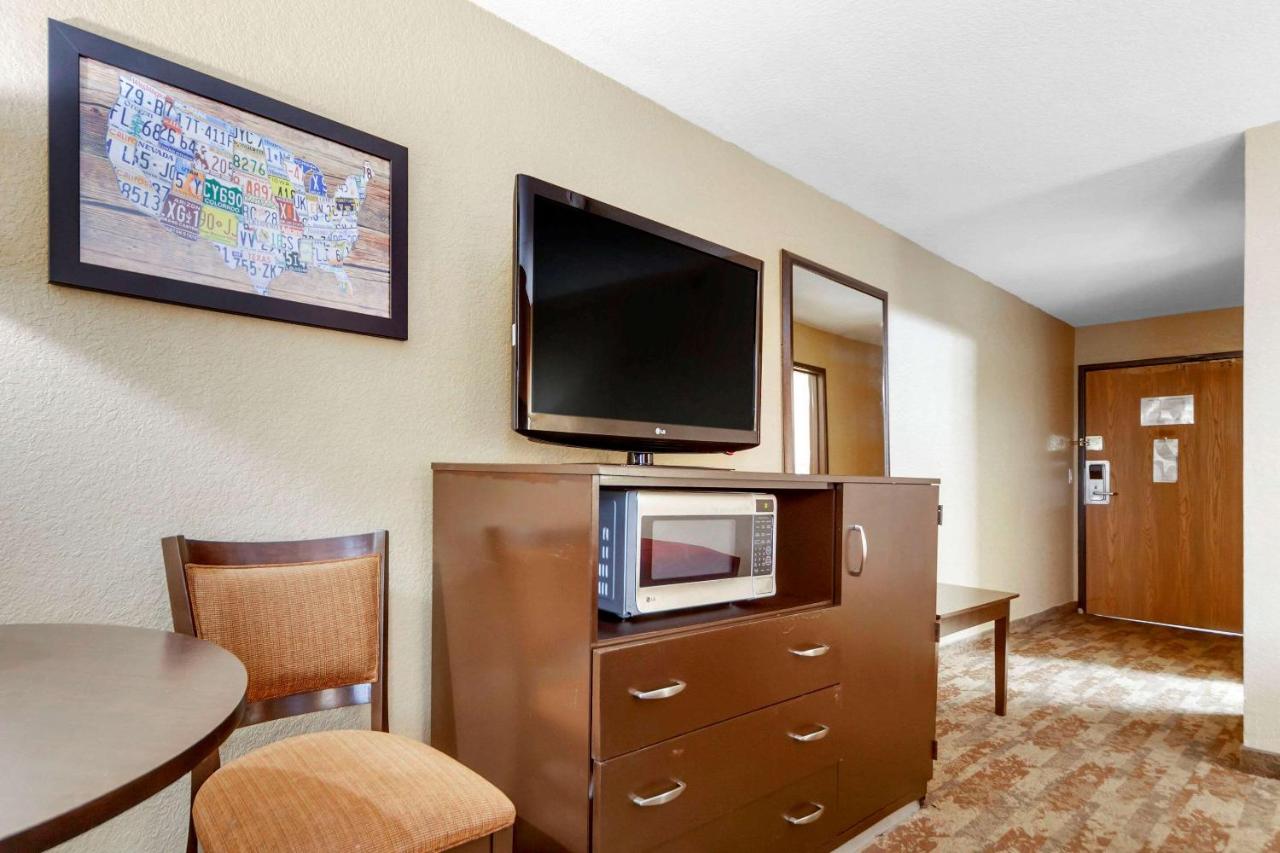 King Room - Non-Smoking at Econo Lodge Black Hills