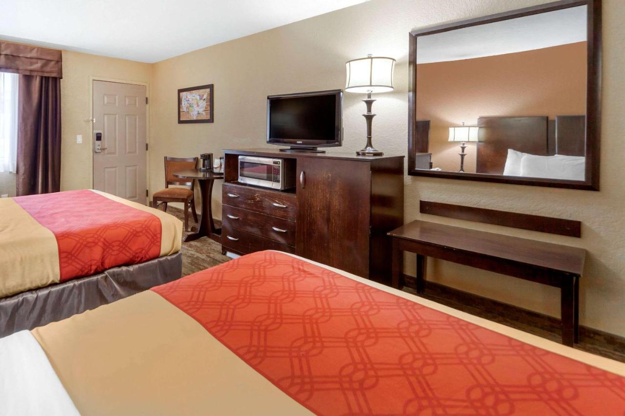 Deluxe Queen Room with Two Queen Beds at Econo Lodge Black Hills