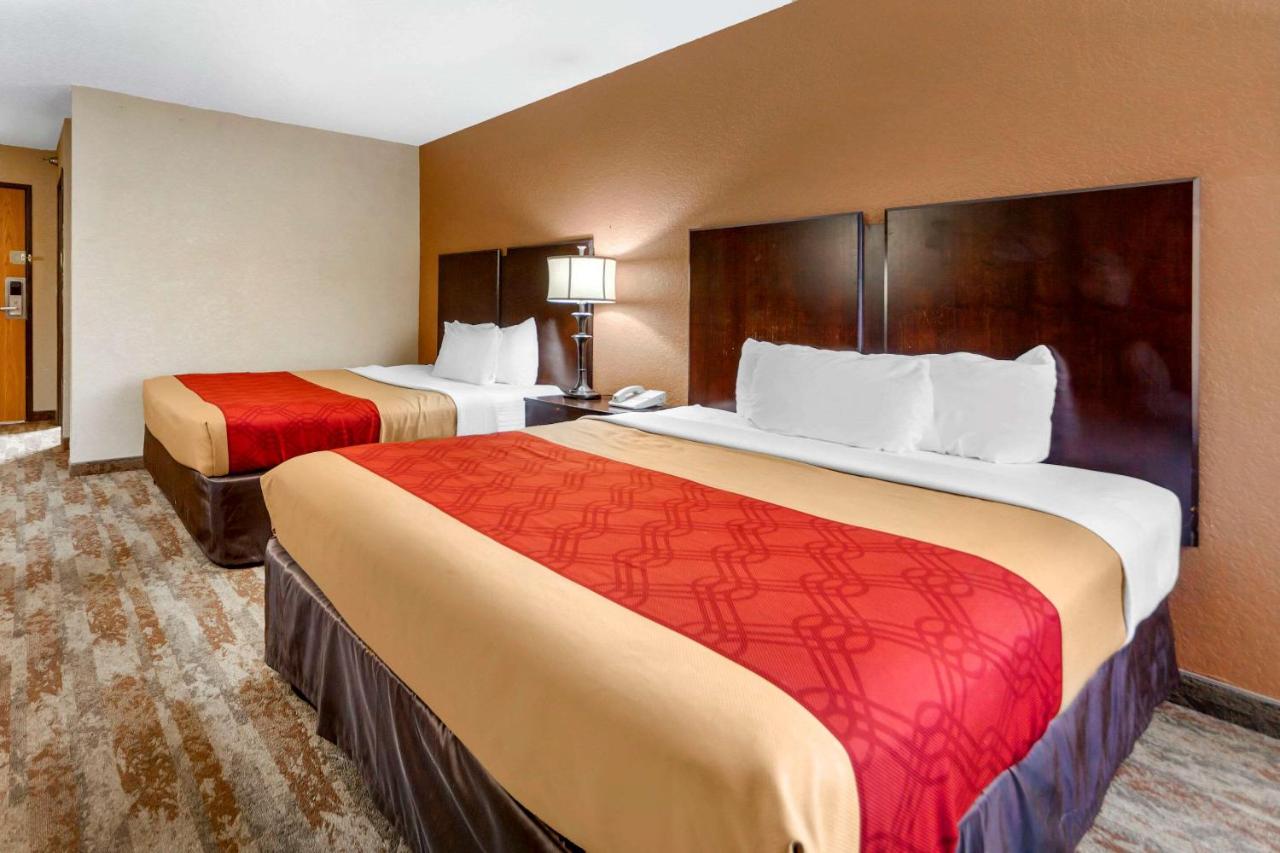 Deluxe Queen Room with Two Queen Beds at Econo Lodge Black Hills