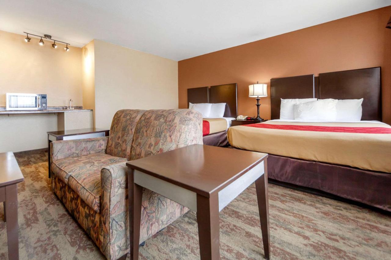 Queen Suite - Non-Smoking at Econo Lodge Black Hills