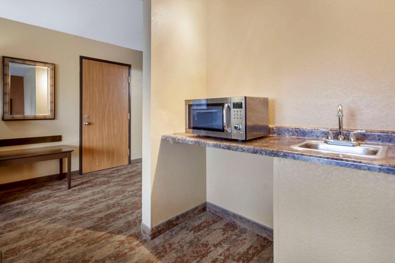 Queen Suite - Non-Smoking at Econo Lodge Black Hills