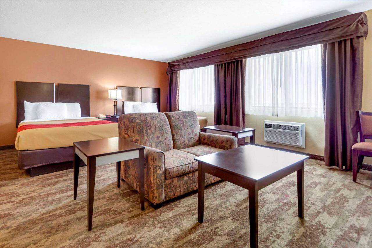 Queen Suite - Non-Smoking at Econo Lodge Black Hills