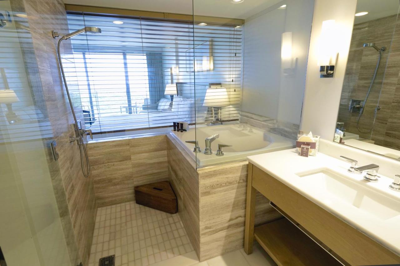 Deluxe Studio at Real Select at the Ritz Carlton Residences, Waikiki Beach