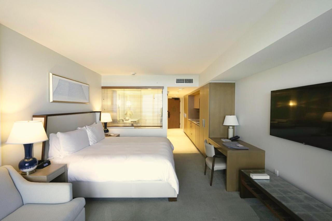 Deluxe Studio at Real Select at the Ritz Carlton Residences, Waikiki Beach