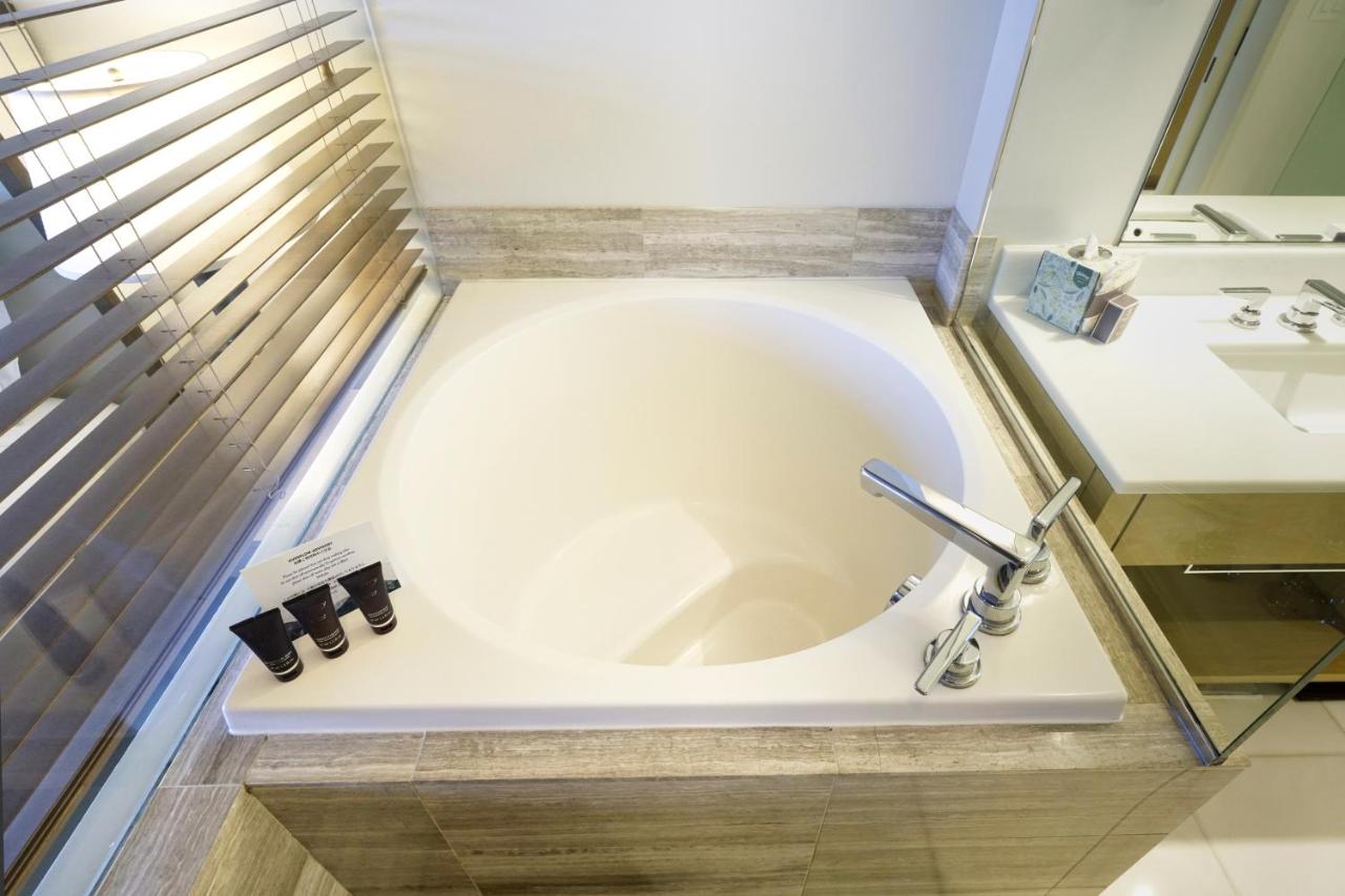 Deluxe Studio at Real Select at the Ritz Carlton Residences, Waikiki Beach