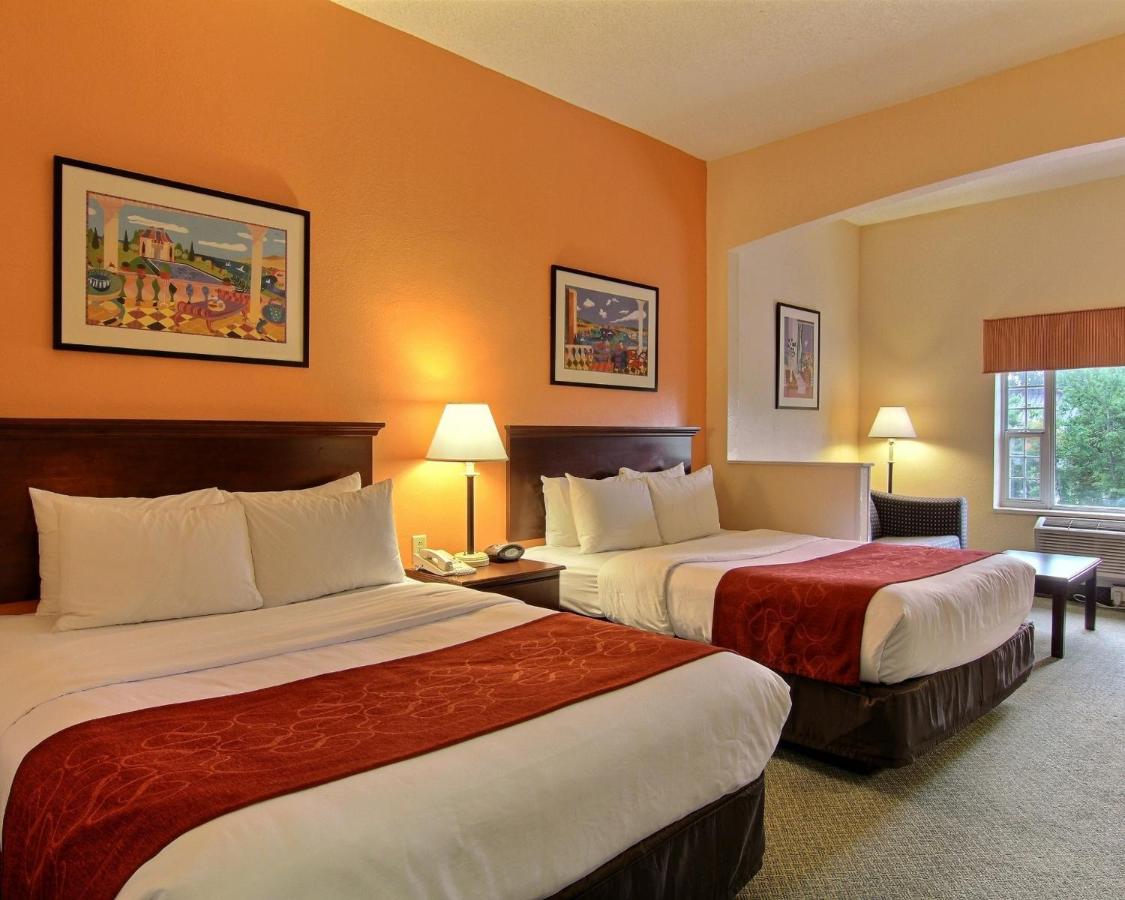 Queen Suite at Comfort Suites Jacksonville Airport