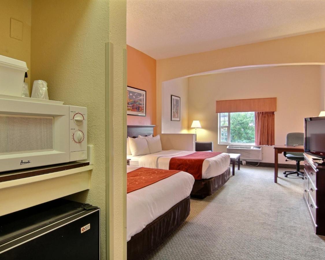 Queen Suite at Comfort Suites Jacksonville Airport