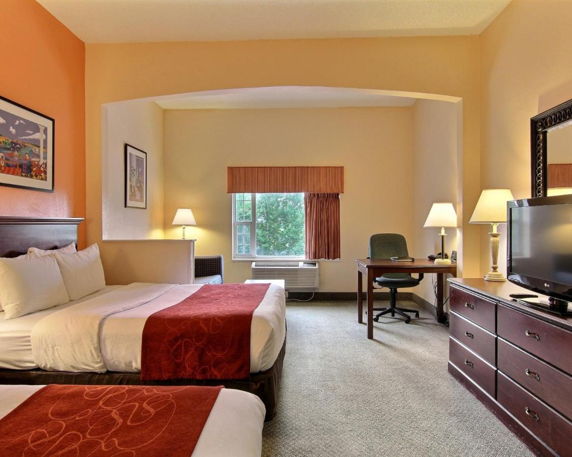 Queen Suite at Comfort Suites Jacksonville Airport