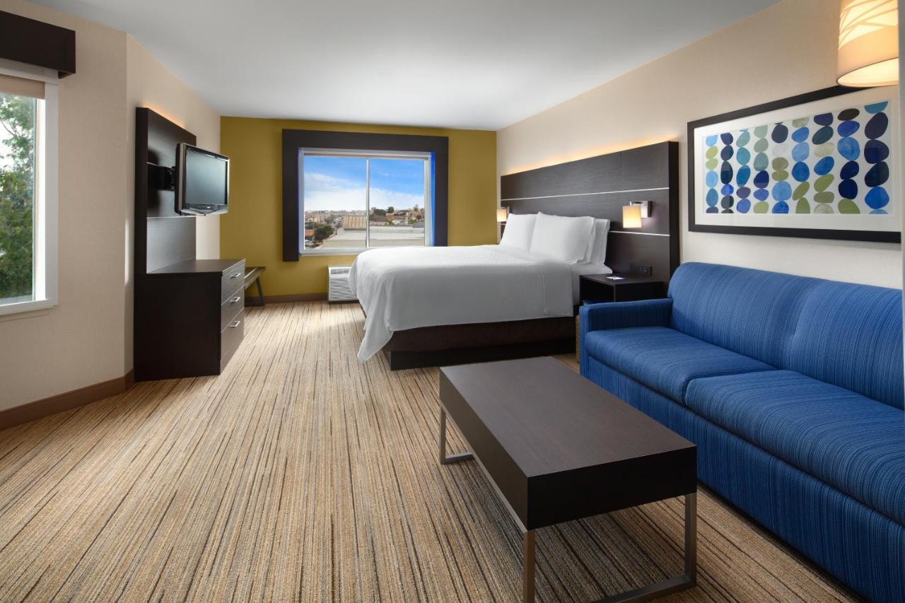 Alcove King Suite - Non-Smoking at Holiday Inn Express Suites Belmont by IHG