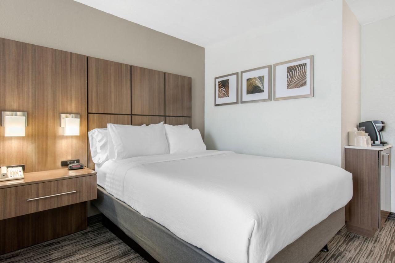 Room Selected at Check-In at Holiday Inn Melbourne-Viera Conference Ctr by IHG