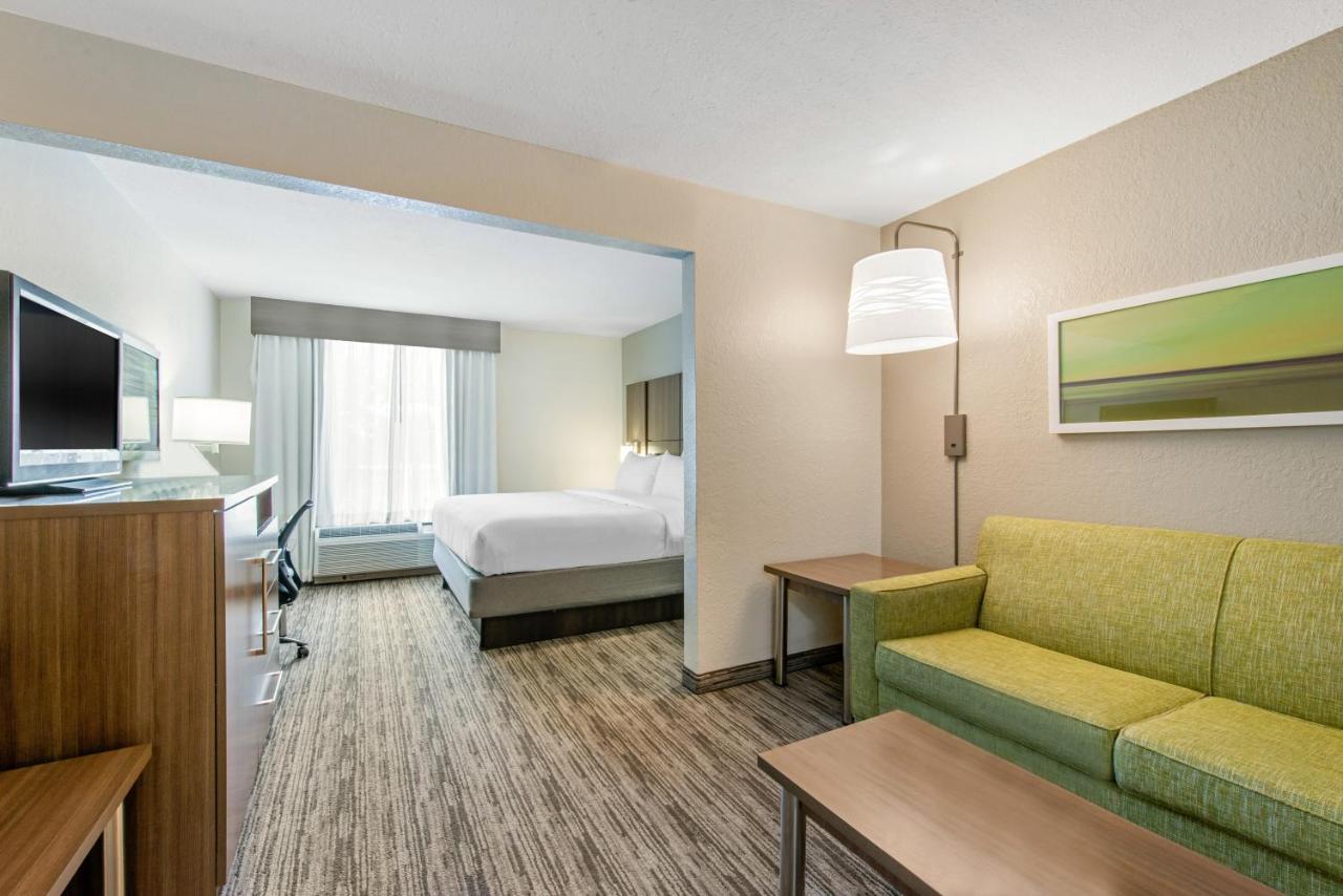King Suite at Holiday Inn Melbourne-Viera Conference Ctr by IHG