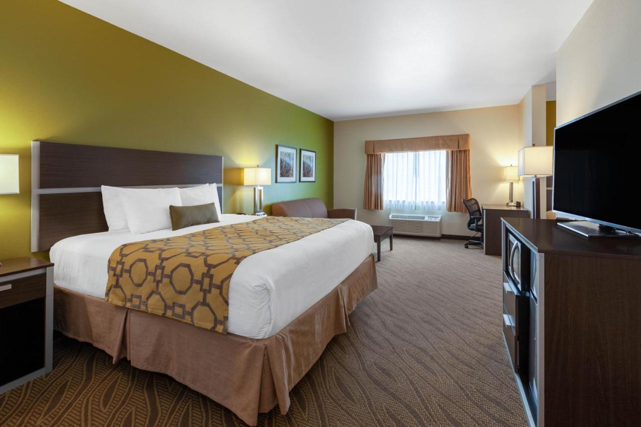 1 King Bed and 2 Twin Beds, Studio Family Suite, Non-Smoking at Baymont by Wyndham Beulah