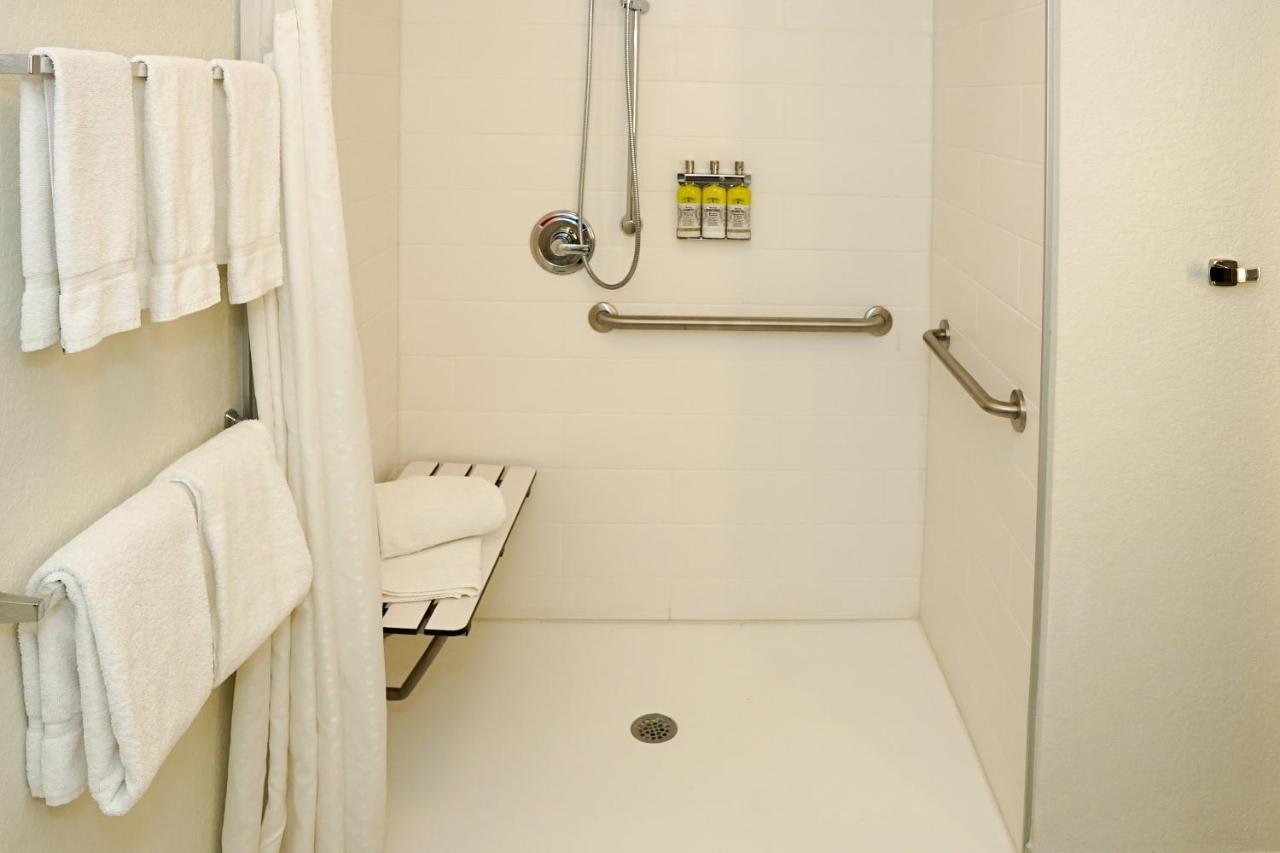 Suite - Mobility Access Roll in Shower/Non-Smoking at Holiday Inn Express & Suites Denver - Aurora Medical Campus by IHG