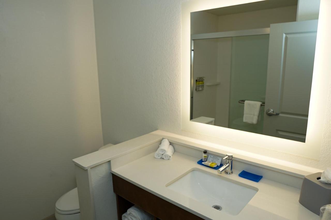 King Suite - Non-Smoking at Holiday Inn Express & Suites Denver - Aurora Medical Campus by IHG