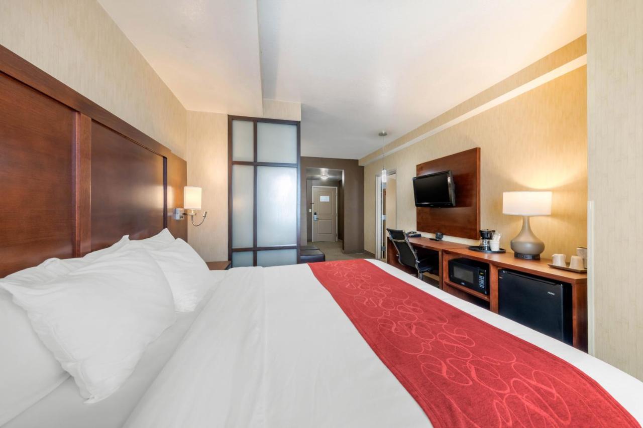 Corner Suite, 1 King Bed with Sofa Bed, Accessible Tub, Non Smoking at Comfort Suites Near City of Industry - Los Angeles