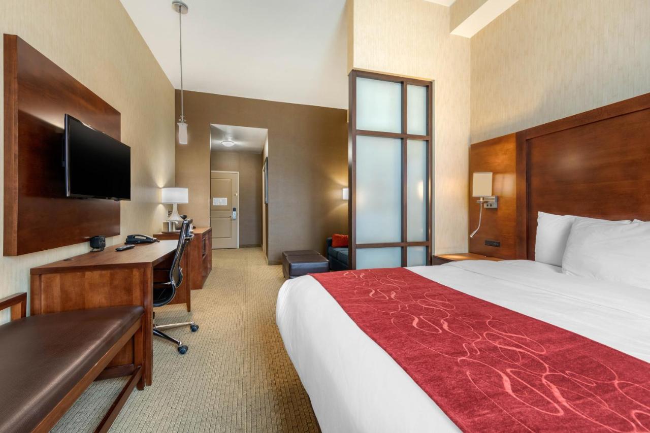 Corner Suite, 1 King Bed with Sofa Bed, Accessible Tub, Non Smoking at Comfort Suites Near City of Industry - Los Angeles