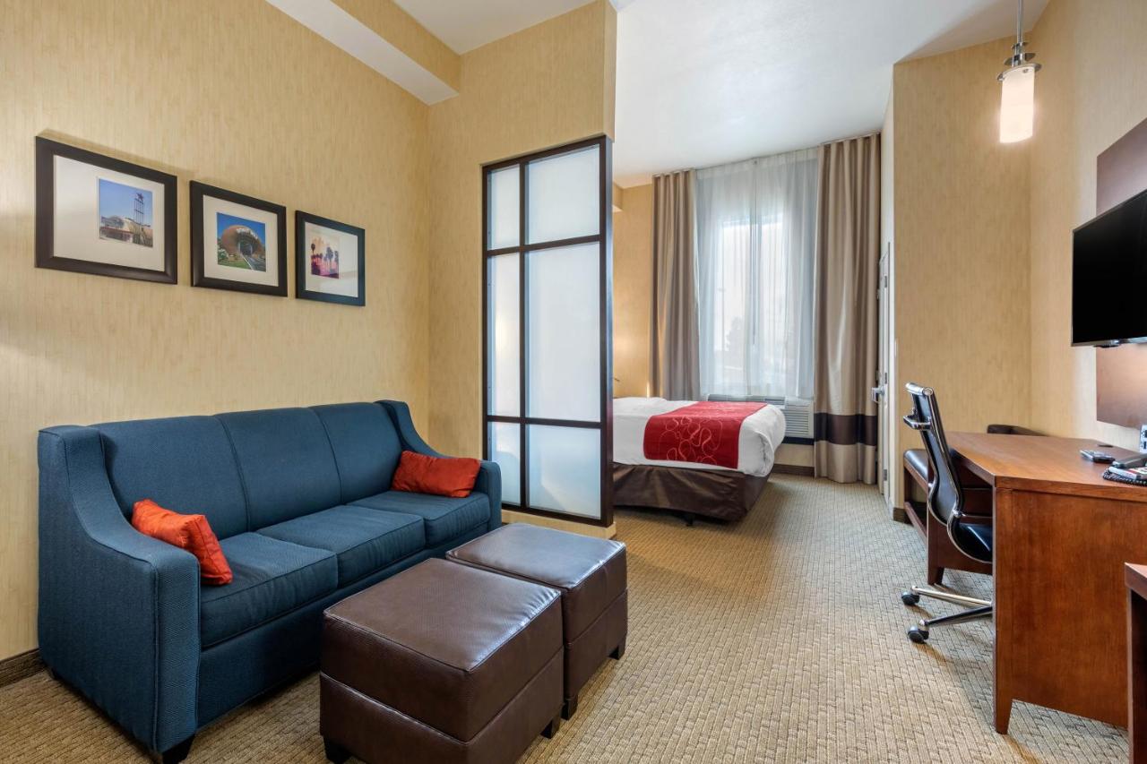 Corner Suite, 1 King Bed with Sofa Bed, Accessible Tub, Non Smoking at Comfort Suites Near City of Industry - Los Angeles