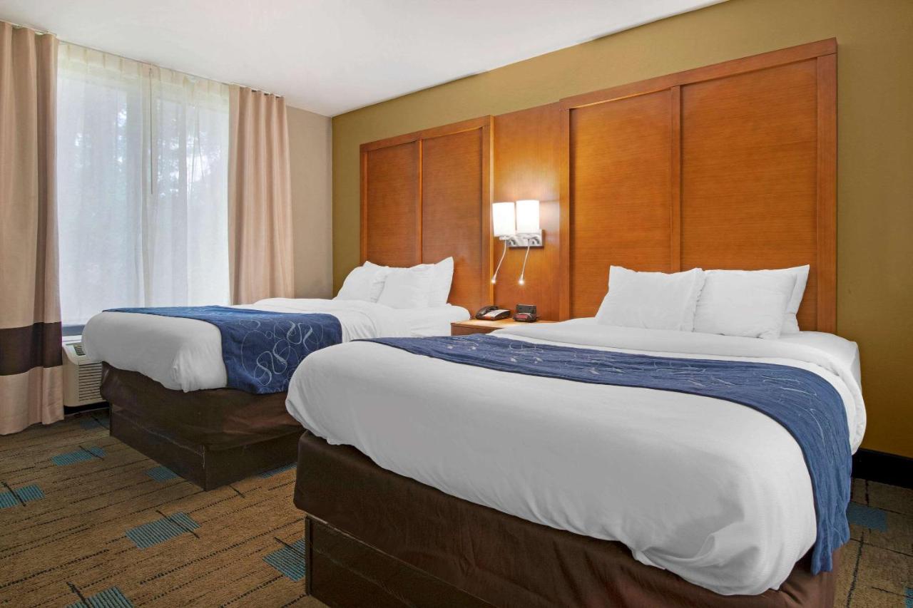 Queen Suite at Comfort Suites near MCAS Beaufort