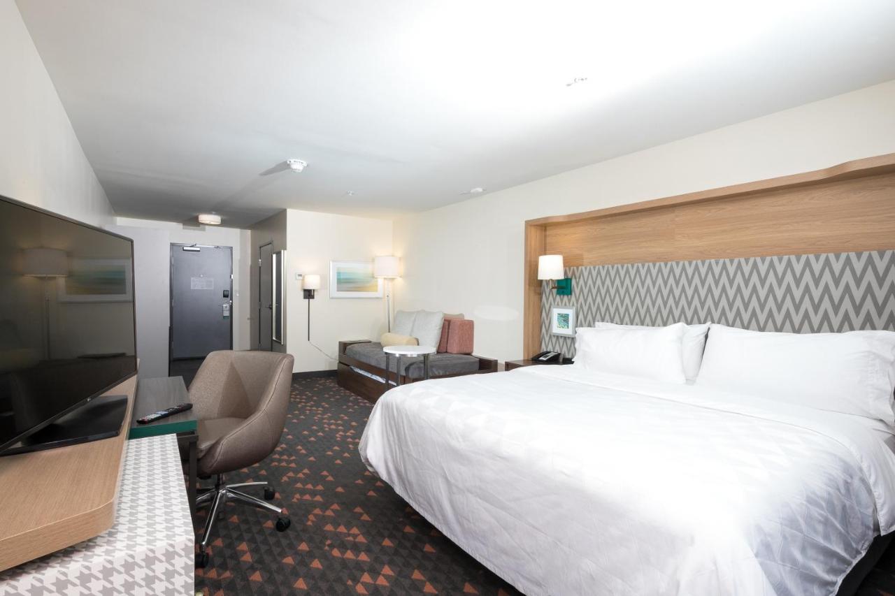 Leisure King Room at Holiday Inn Hotels and Suites Mount Pleasant, an IHG Hotel