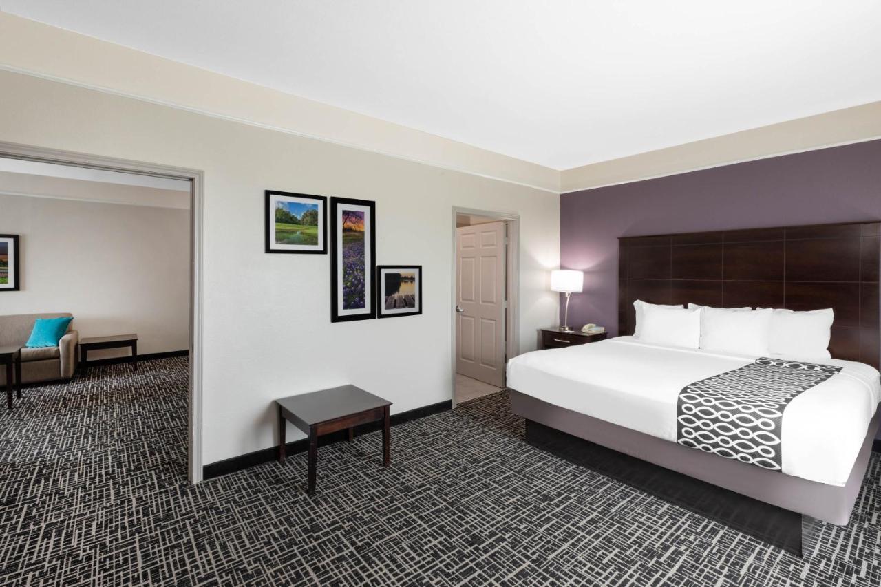 Deluxe King Suite with Roll-In Shower - Mobility/Hearing Accessible - Non-Smoking at La Quinta Inn & Suites by Wyndham Port Lavaca