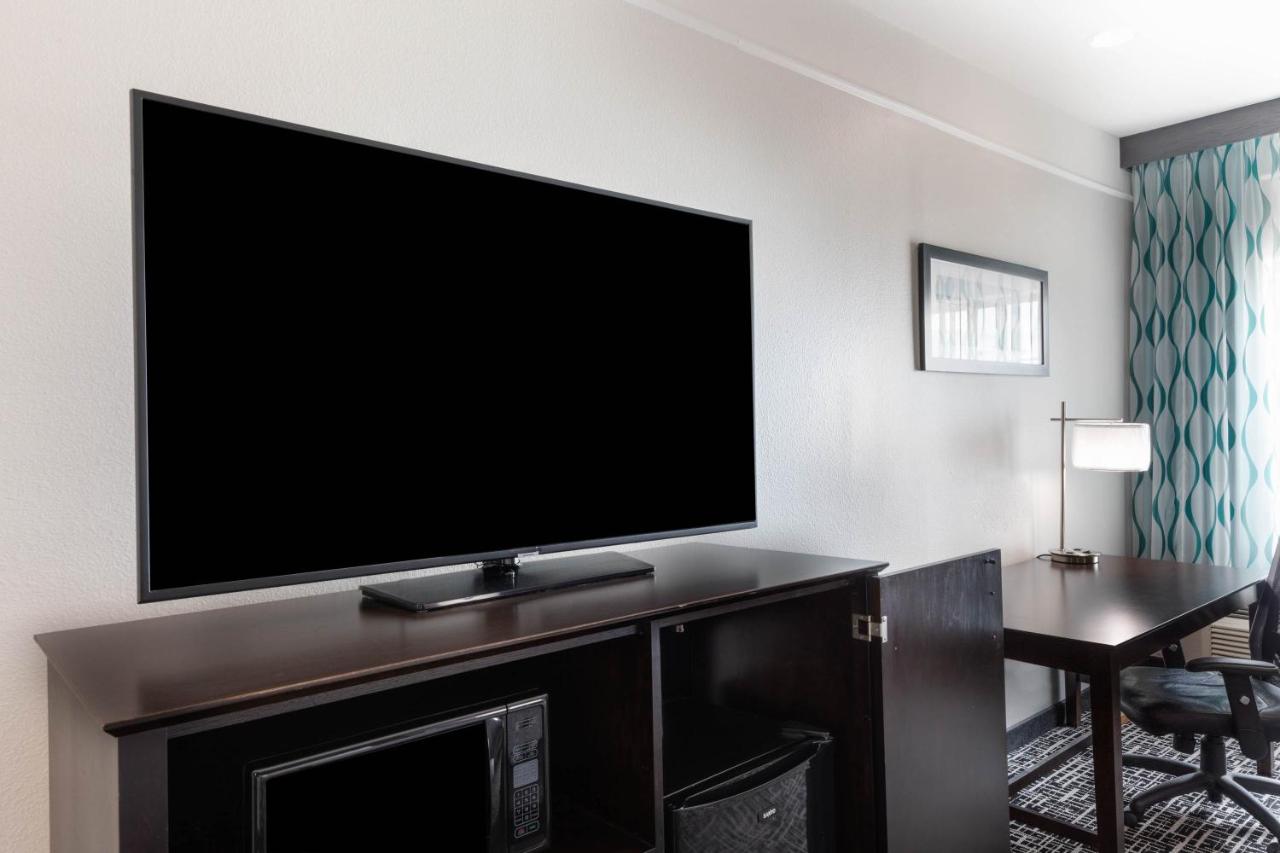 Executive King Room at La Quinta Inn & Suites by Wyndham Port Lavaca