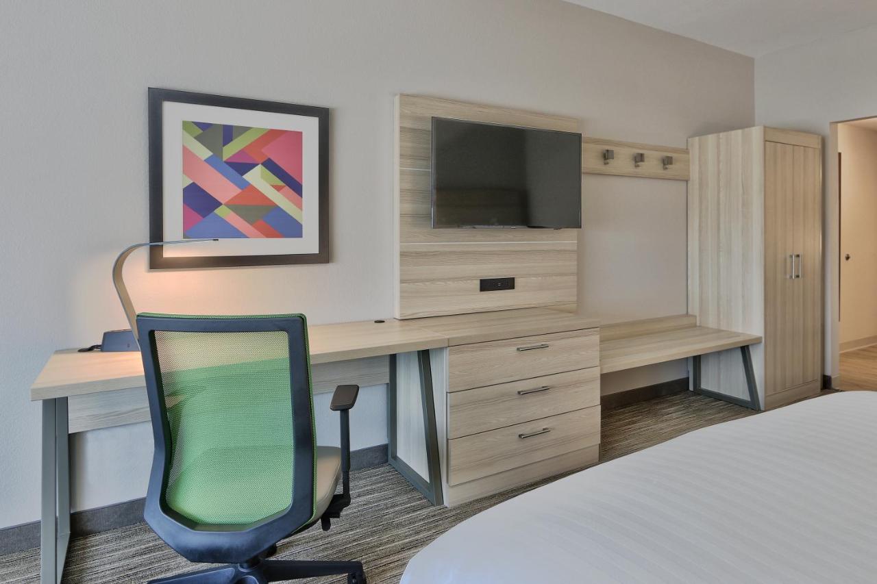  | Holiday Inn Express & Suites Roswell