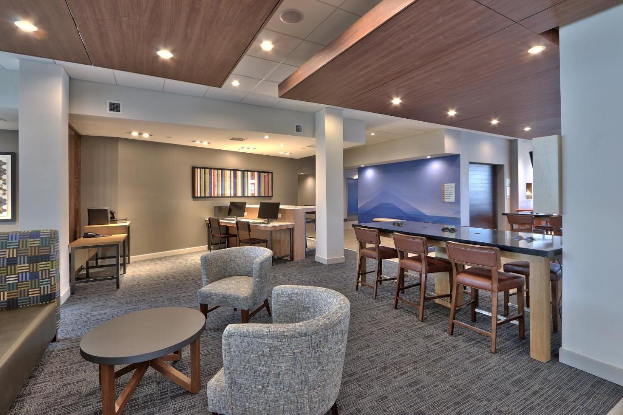  | Holiday Inn Express & Suites Roswell